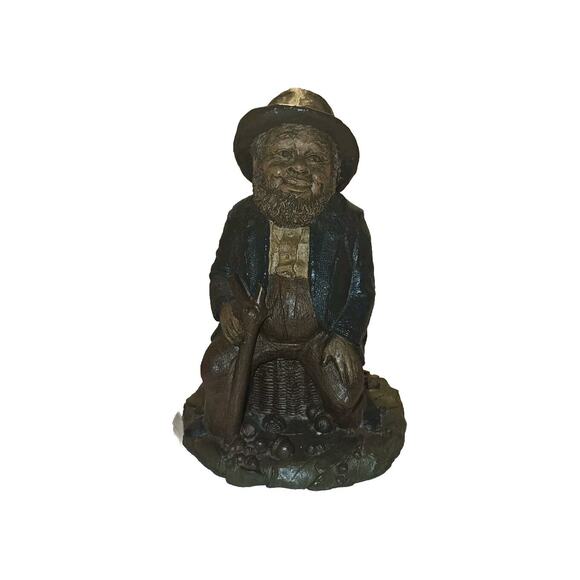 Tom Clark Gnome Lawrence Sitting on Basket - Picture 1 of 6